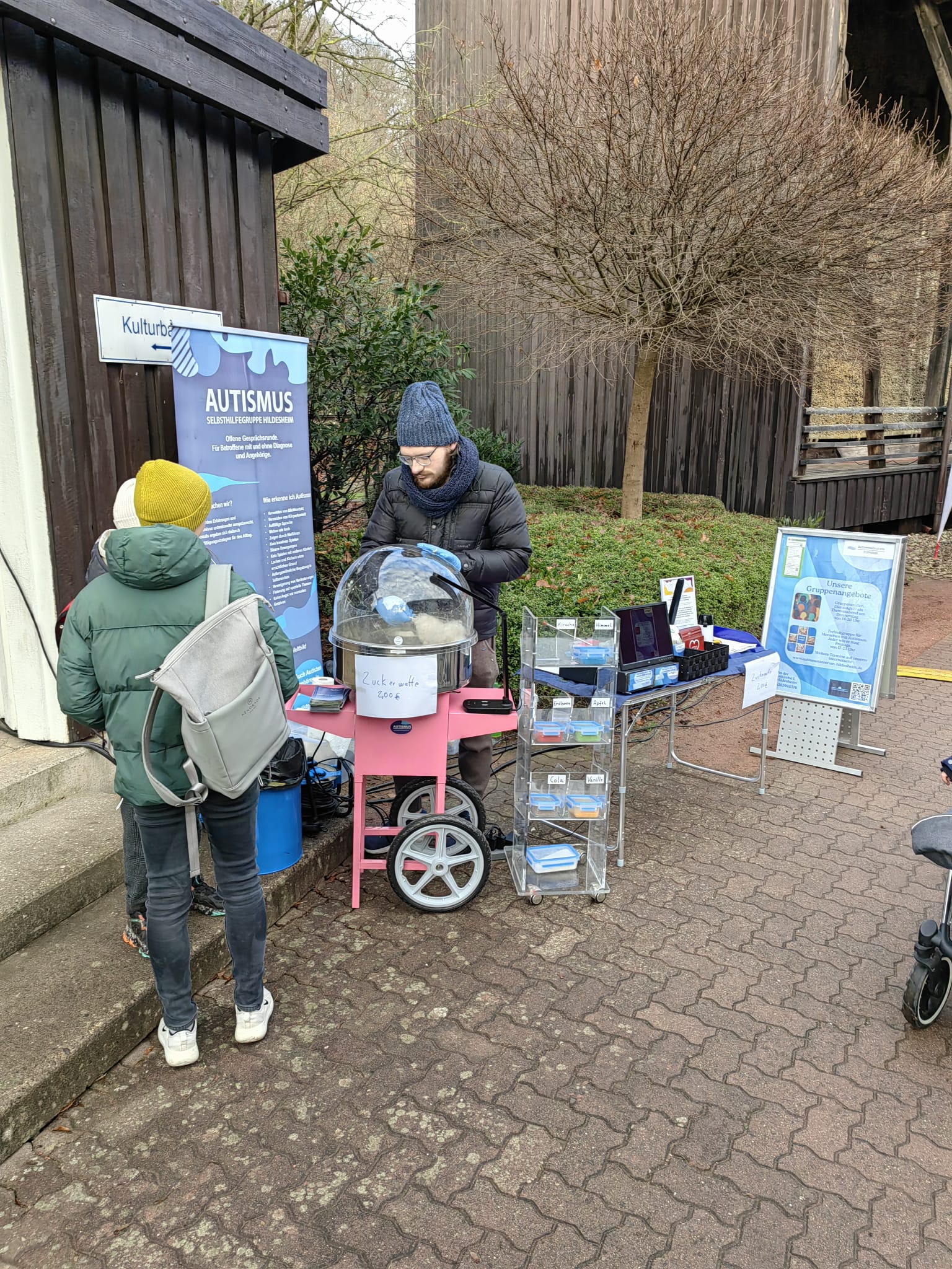 Rückblick: Weihnachtsmarkt Bad Salzdetfurth am 08.12.24 – ein voller Erfolg für das Autismuszentrum Hildesheim!